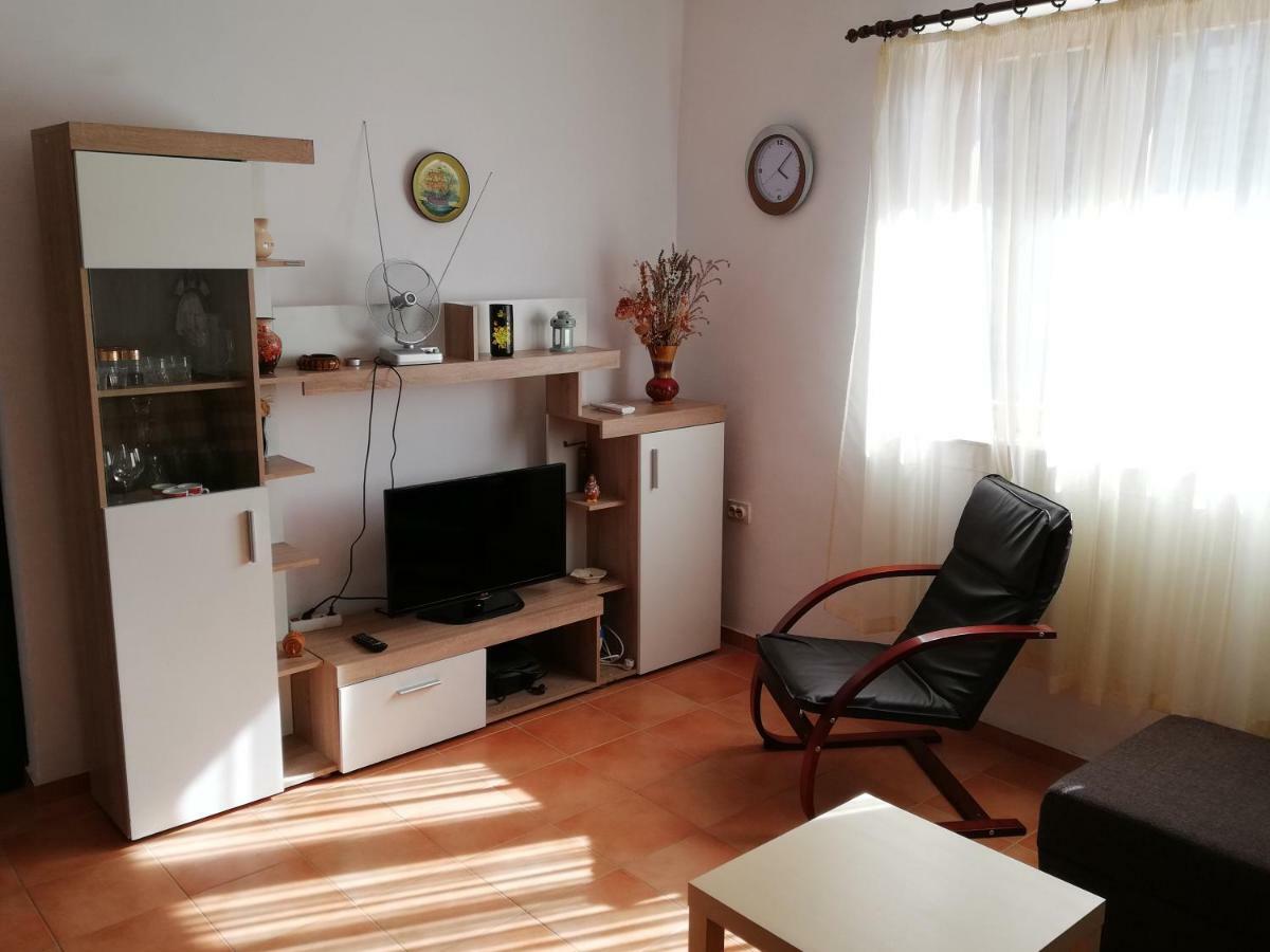 Kod Male Gospe Villa Tribunj  Bagian luar foto